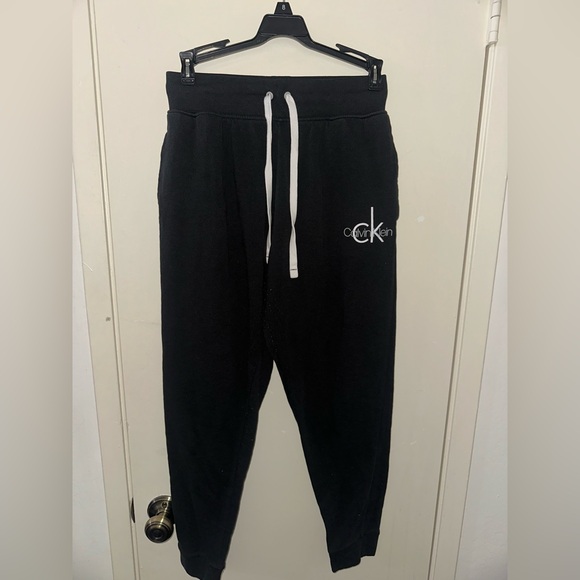 Calvin Klein Women's 4 Pack French Terry Joggers - Picture 7 of 11